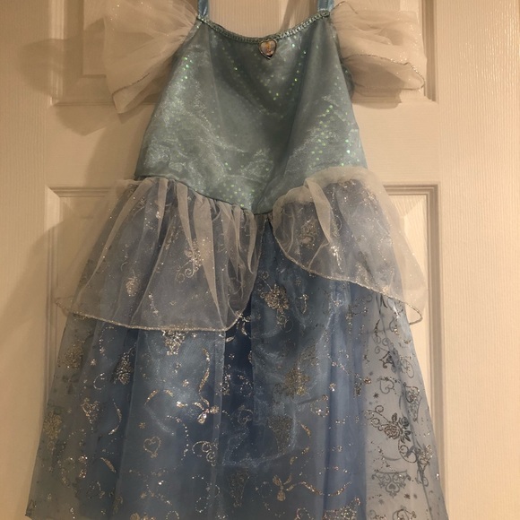 THIS SET IS SOLD...Unable to removed from here.. - Picture 3 of 8